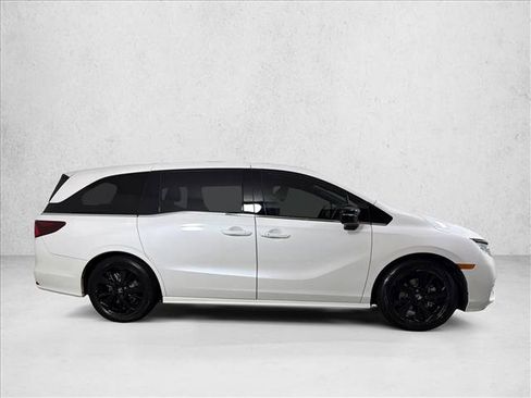 Used 2024 Honda Odyssey Sport image 3