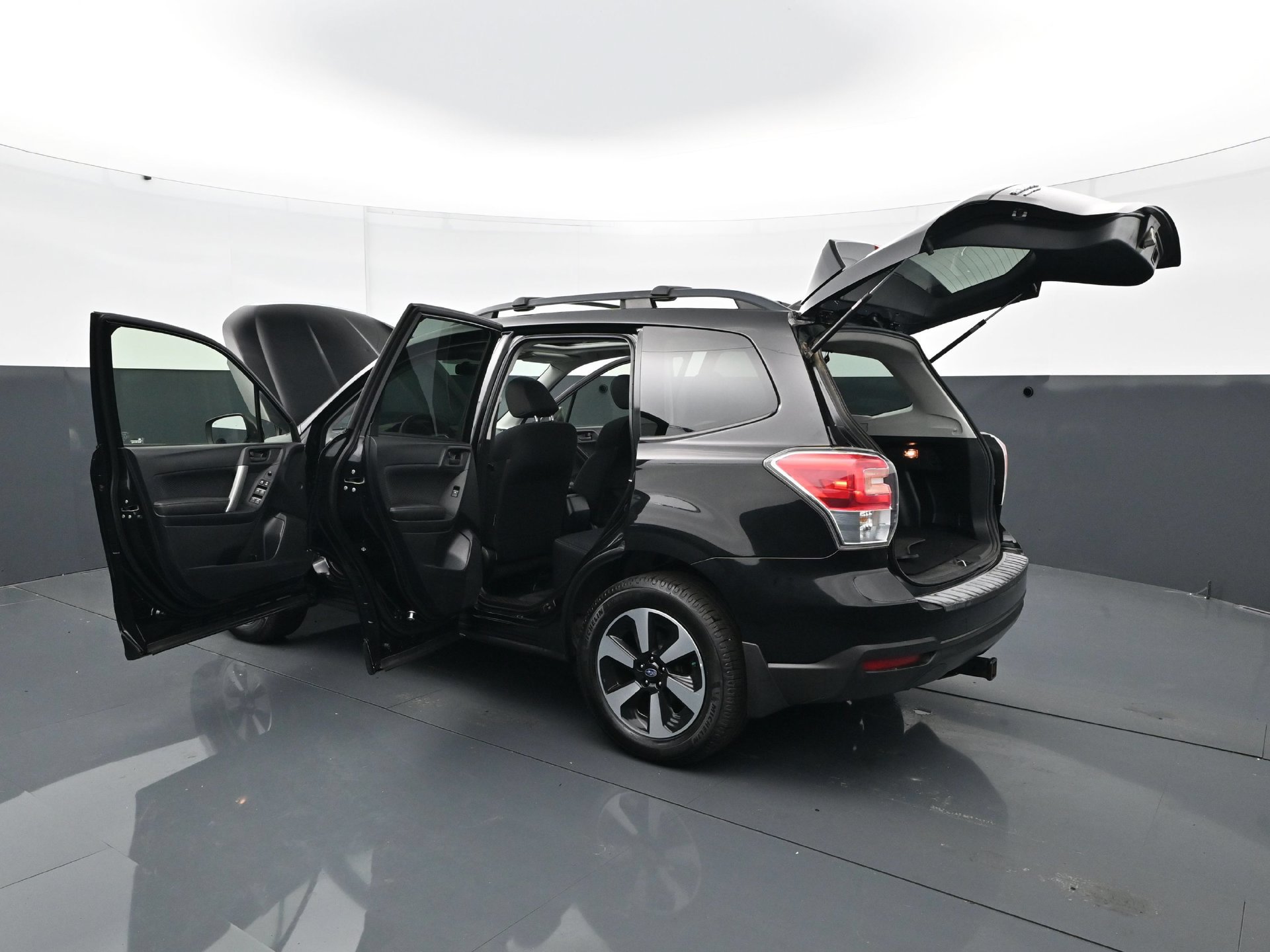 Used 2018 Subaru Forester 2.5i Premium w/ All-Weather Package AWD/4WD image 32