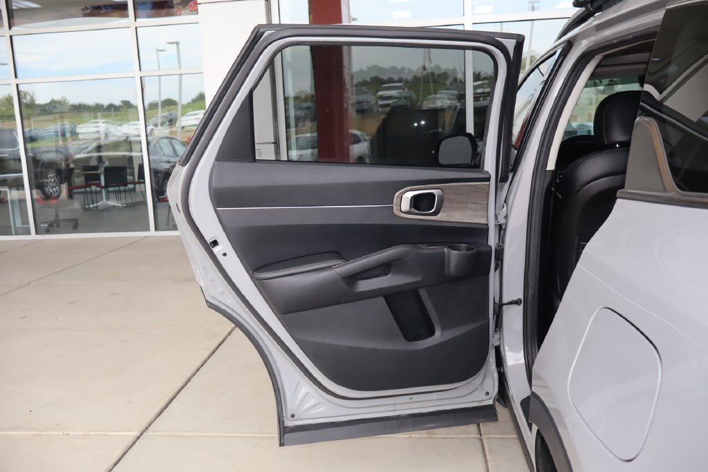Used 2022 Kia Sorento S w/ Panoramic Sunroof Package AWD/4WD image 35