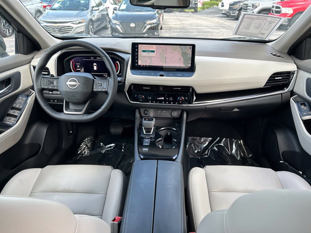 Certified 2025 Nissan Rogue SL FWD image 12