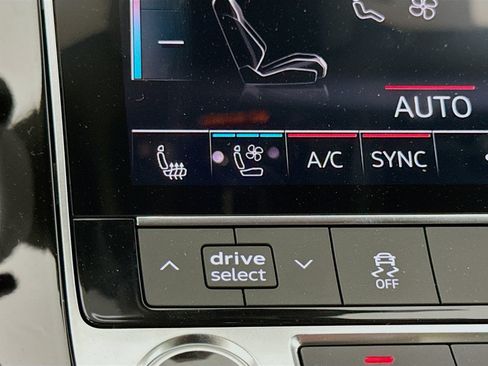 Certified 2025 Audi Q8 Premium Plus w/ Premium Plus Package AWD/4WD image 21