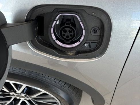 New 2024 Ford Escape SE w/ PHEV Premium Package image 9