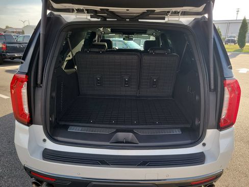 Used 2024 GMC Yukon XL AT4 w/ AT4 Premium Plus Package AWD/4WD image 11