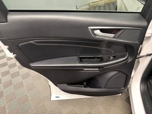 Used 2018 Ford Edge Titanium w/ Equipment Group 302A AWD/4WD image 14