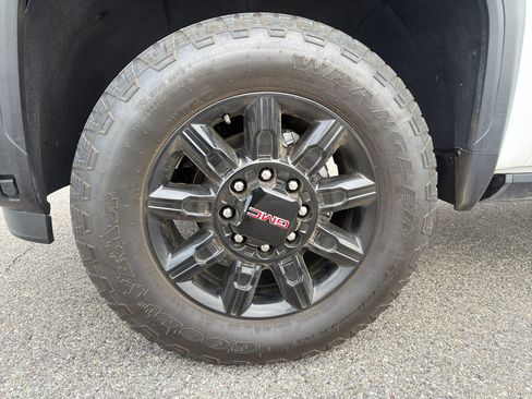Used 2024 GMC Sierra 2500 AT4 w/ AT4 Premium Plus Package image 33