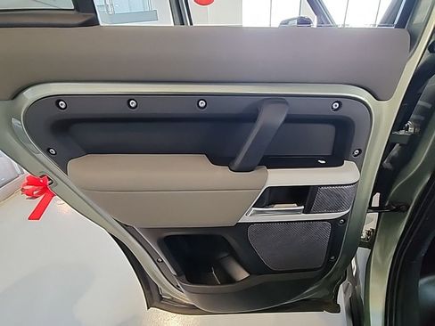 Used 2022 Land Rover Defender 110 SE image 15