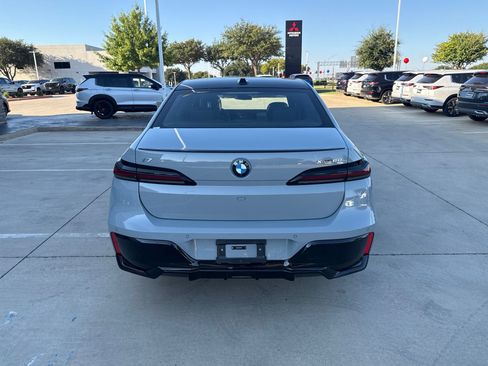 Used 2023 BMW i7 xDrive60 AWD/4WD image 4