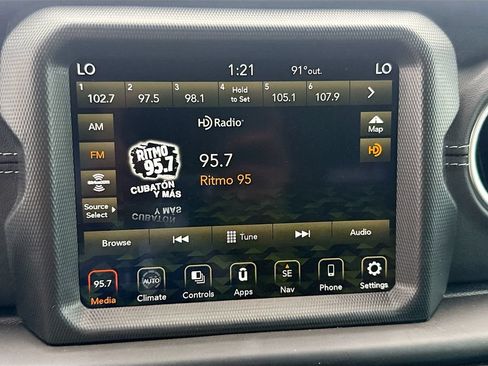 Used 2023 Jeep Wrangler Unlimited Sahara AWD/4WD image 16