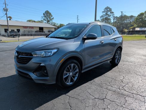Used 2022 Buick Encore GX Select w/ Sport Touring Package image 4