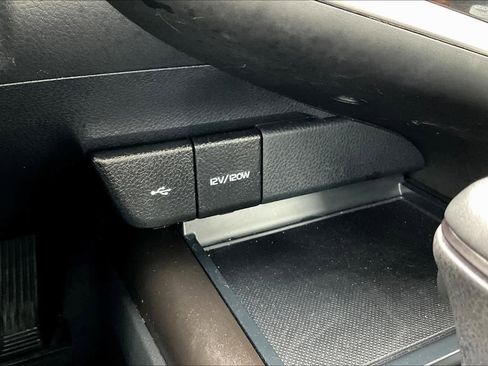 Used 2023 Toyota Camry SE image 27