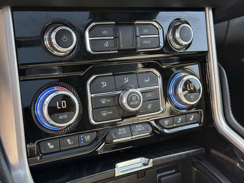Used 2024 GMC Yukon Denali w/ Advanced Technology Package AWD/4WD image 38