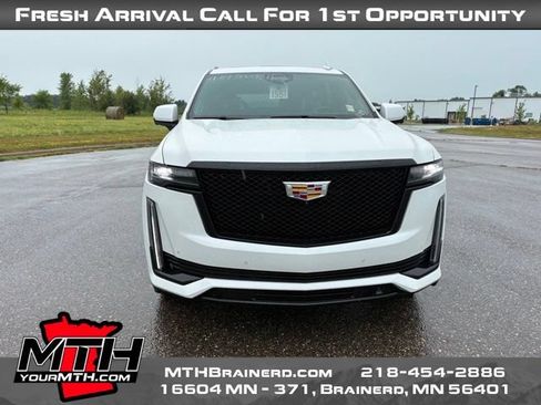 Used 2023 Cadillac Escalade Sport Platinum AWD/4WD image 3
