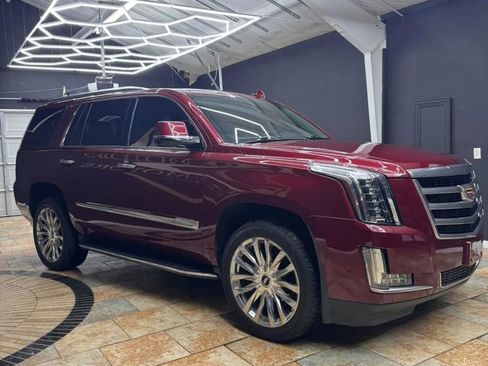 Used 2020 Cadillac Escalade Luxury RWD image 5