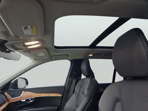 Used 2024 Volvo XC90 B5 Plus image 8