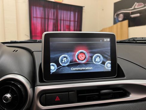 Used 2017 FIAT 124 Spider Classica RWD image 38