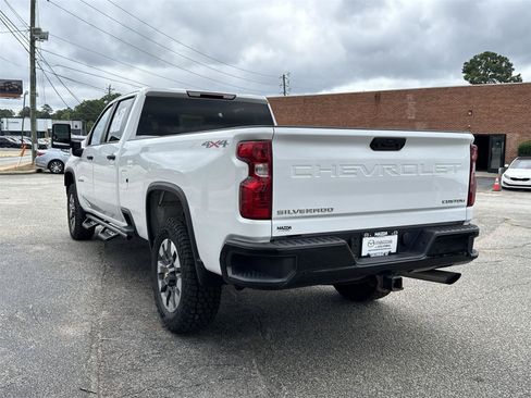 Used 2022 Chevrolet Silverado 2500 Custom w/ Custom Value Package AWD/4WD image 11