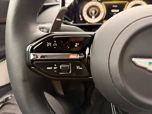 Used 2025 Aston Martin V8 Vantage Coupe image 15