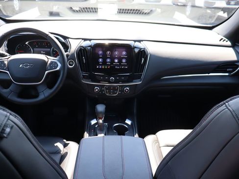 Used 2023 Chevrolet Traverse RS image 18