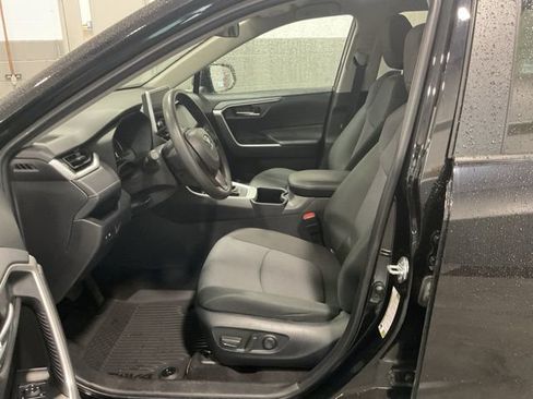 Used 2025 Toyota RAV4 XLE AWD/4WD image 18