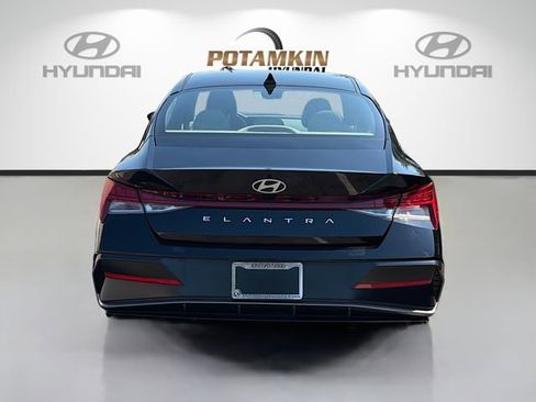 Certified 2025 Hyundai Elantra SEL image 6