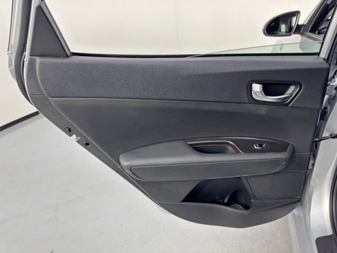 Used 2020 Kia Optima Premium image 40