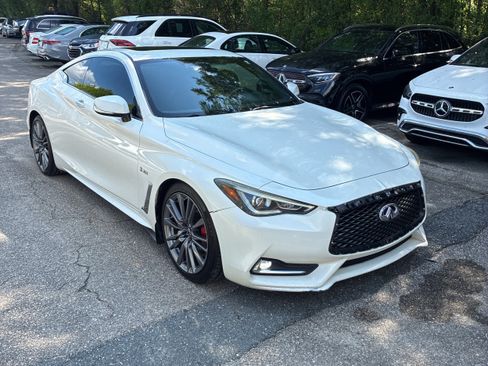 Used 2017 INFINITI Q60 Red Sport 400 RWD image 5