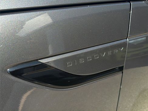 Used 2023 Land Rover Discovery S R-Dynamic image 12