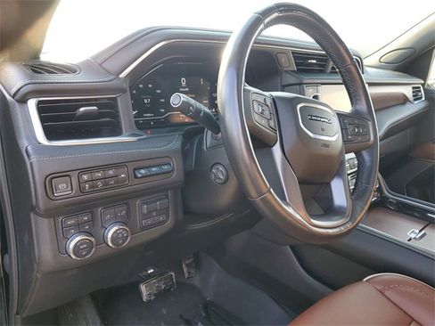 Used 2023 GMC Yukon Denali Ultimate image 8
