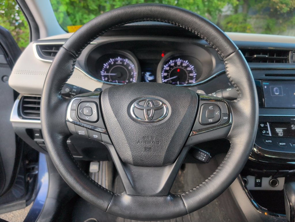 Used 2015 Toyota Avalon XLE FWD image 18