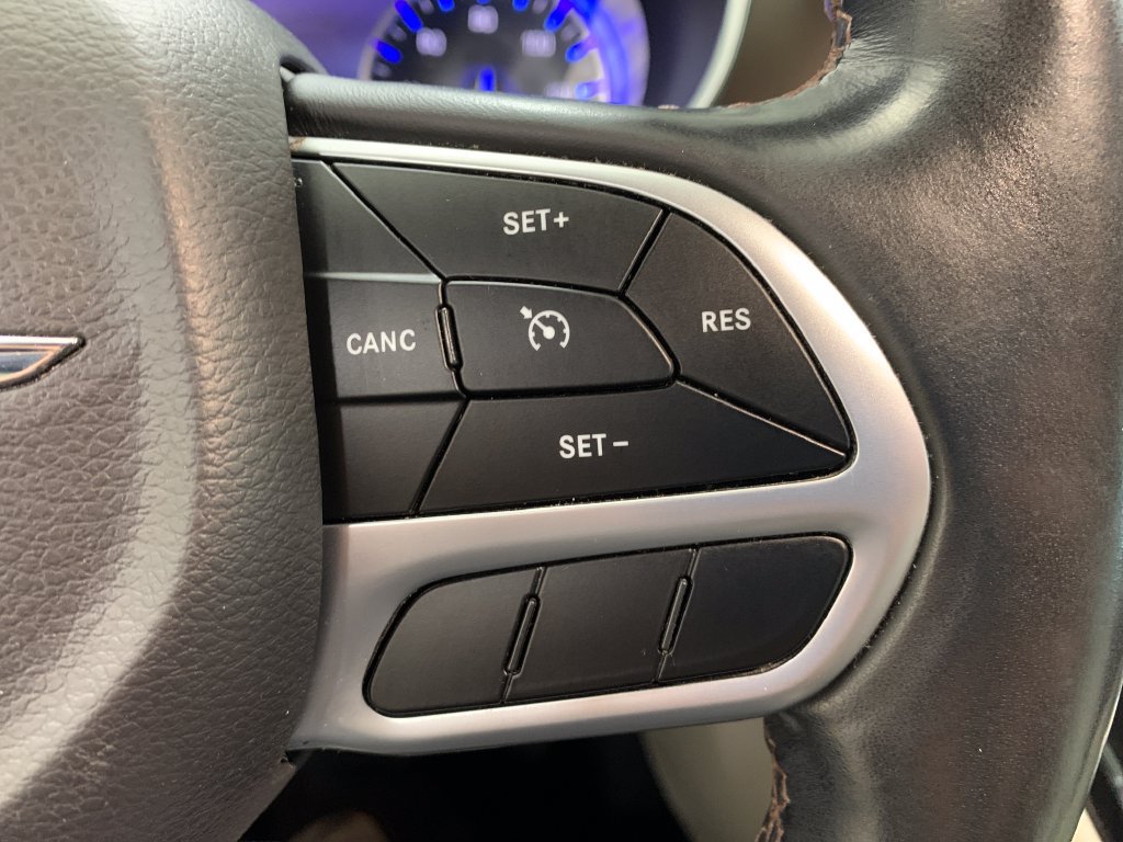 Used 2017 Chrysler Pacifica Touring-L Plus w/ Tire & Wheel Group FWD image 26