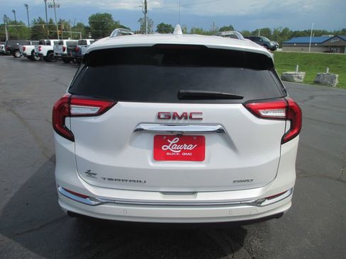 Used 2024 GMC Terrain Denali w/ Denali Premium Package AWD/4WD image 7