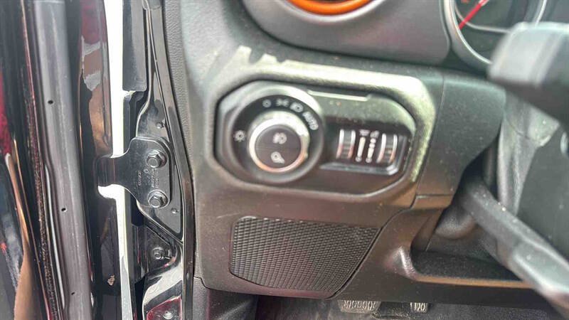 Used 2021 Jeep Gladiator Mojave AWD/4WD image 13