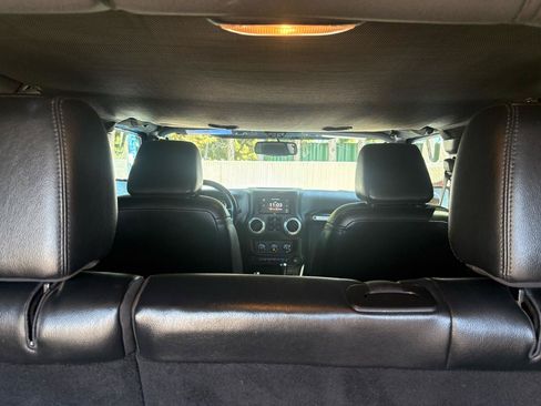 Used 2015 Jeep Wrangler Unlimited Sahara AWD/4WD image 29