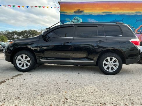 Used 2011 Toyota Highlander 2WD w/ Tech Pkg image 3