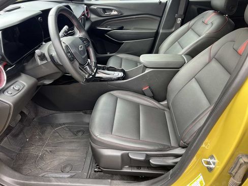 Used 2024 Chevrolet Trax RS w/ Sunroof Package FWD image 18