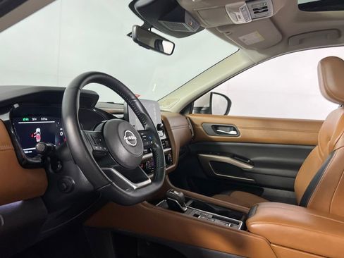 Used 2024 Nissan Pathfinder Platinum w/ Black Appearance Package image 20