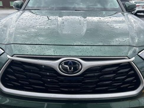 Used 2023 Toyota Highlander XLE image 2