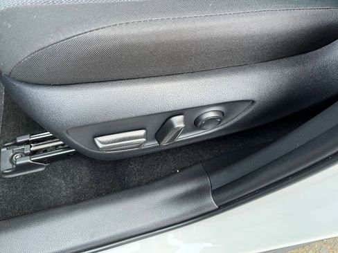 Used 2025 Toyota RAV4 XLE image 23