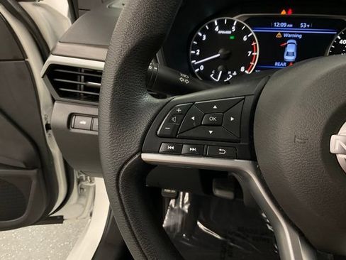 Used 2025 Nissan Altima 2.5 SV FWD image 12