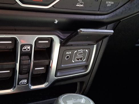 Used 2022 Jeep Wrangler Unlimited Sport AWD/4WD image 24