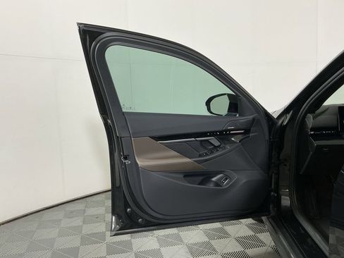 Certified 2025 BMW 530i w/ Premium Package RWD image 18