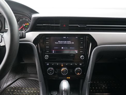 Used 2022 Volkswagen Passat 2.0T SE image 18