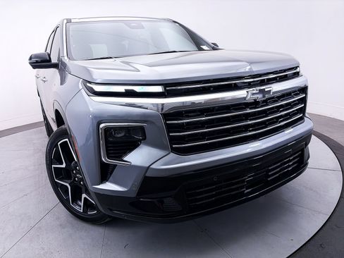 Used 2025 Chevrolet Traverse High Country FWD image 9