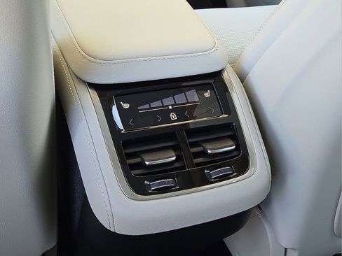 New 2026 Volvo XC90 B6 Ultra image 16