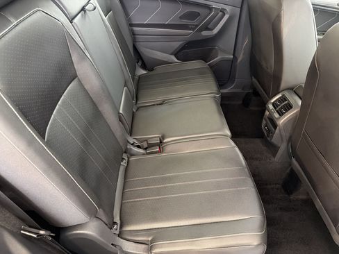 Certified 2024 Volkswagen Tiguan SE FWD image 29