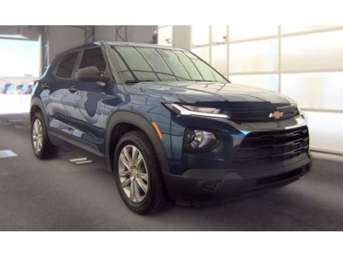 Used 2021 Chevrolet TrailBlazer LS FWD image 2