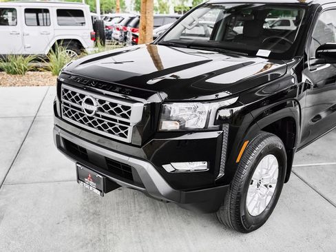 Used 2024 Nissan Frontier SV w/ SV Convenience Package RWD image 7