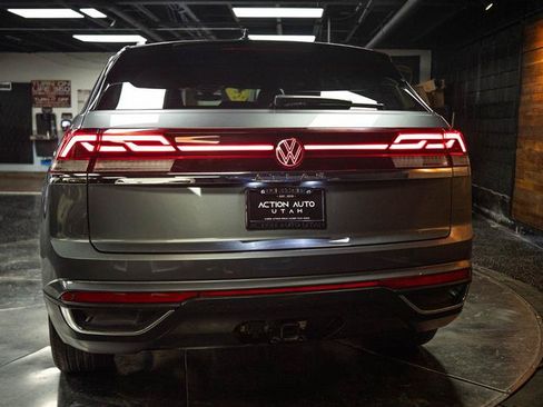 Used 2024 Volkswagen Atlas Cross Sport SE FWD image 6