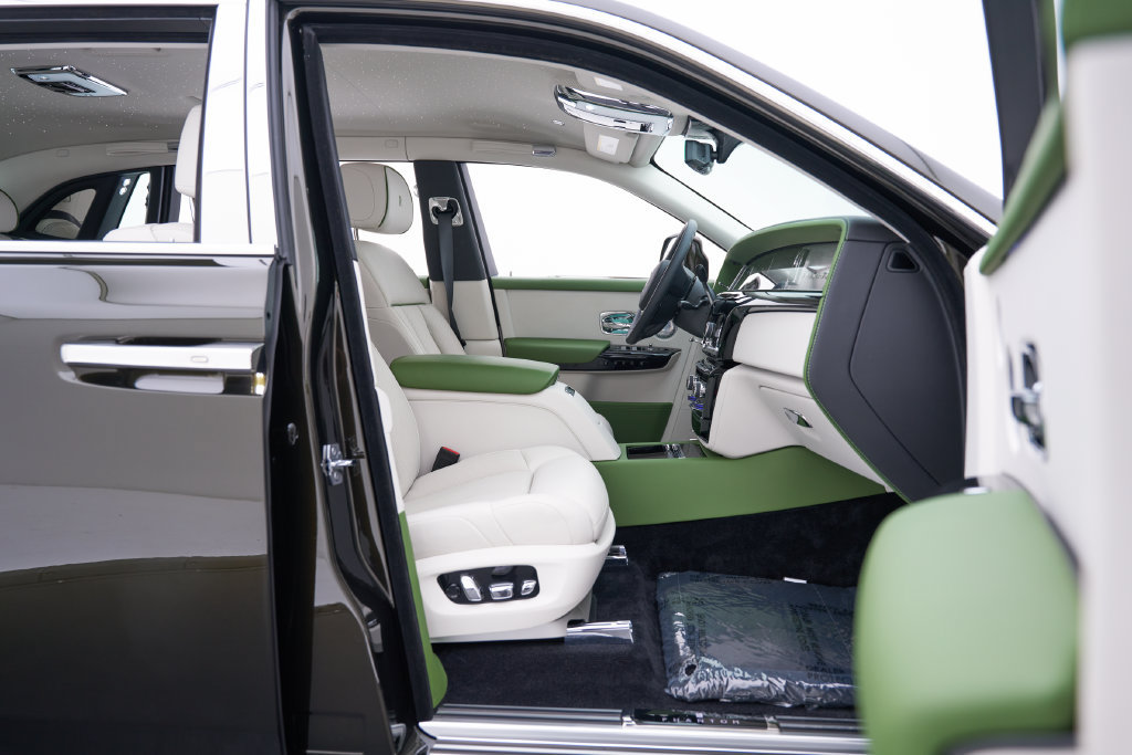 Used 2026 Rolls-Royce Phantom Extended Wheelbase RWD image 37