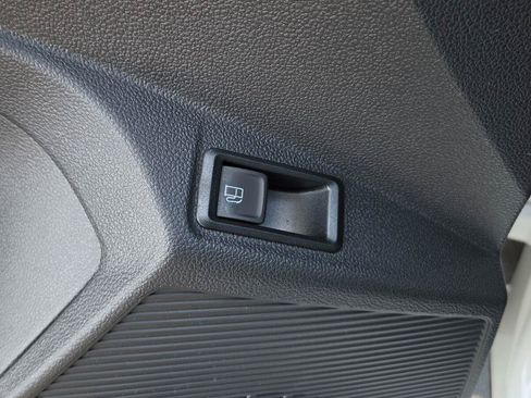 Used 2023 Volkswagen Taos SE w/ Panoramic Sunroof Package FWD image 22